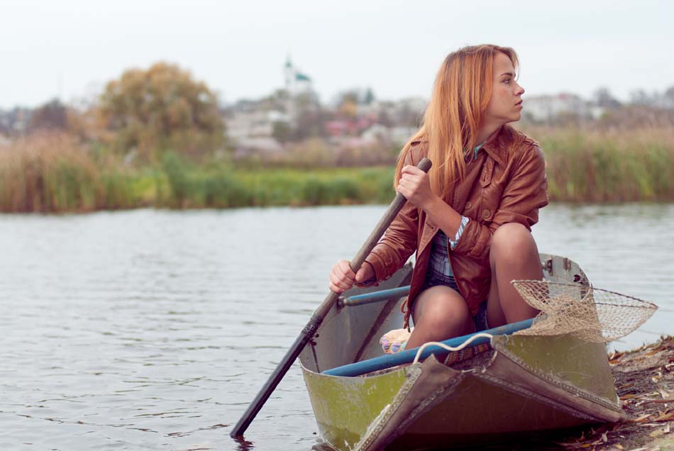 a pic of someone rowing their boat for their emotional eating treatment